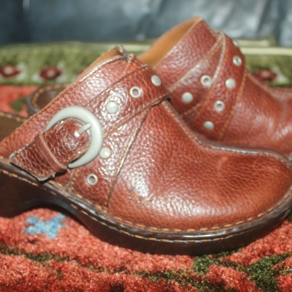 b o c Born Concept brown leather clogs mules brass buckles brads trim sz 8 EUC…